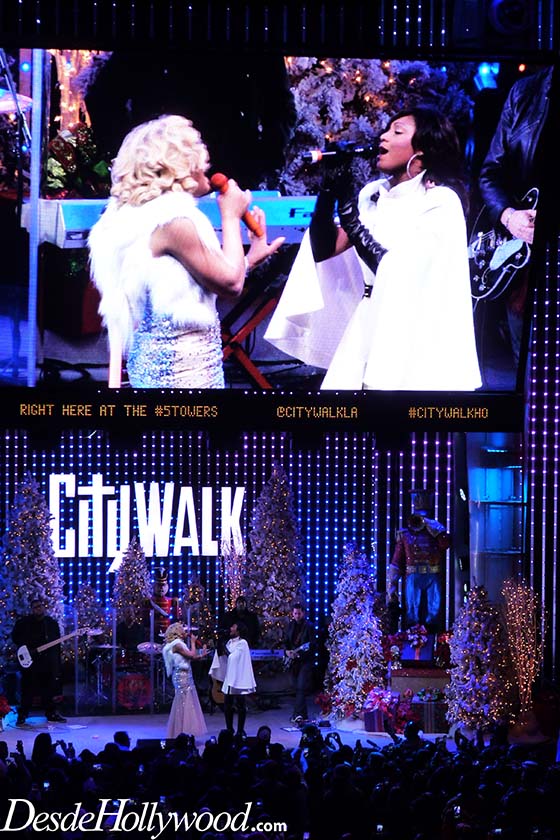 UniversalStudiosHollywood-Citywalk-ChristamasTree (2)