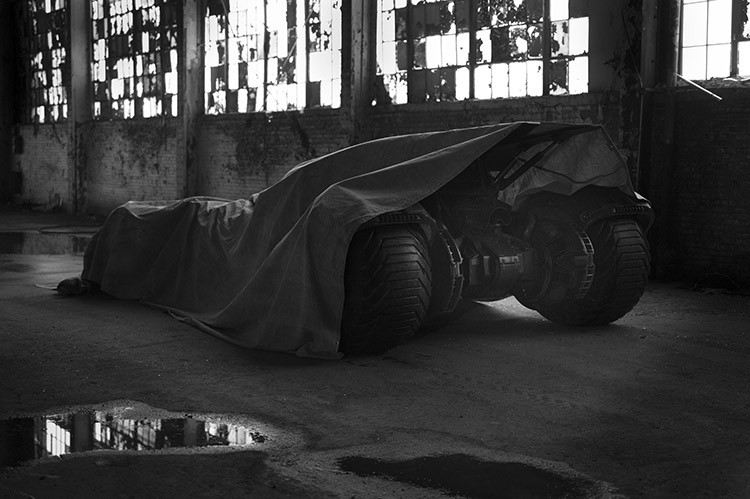ZackSnyder-Batmobile-BatmanvsSuperman-ManofSteel2-Photo