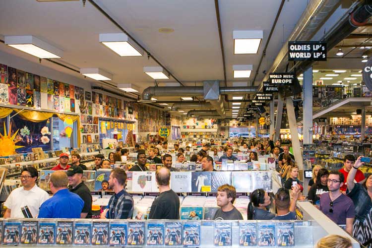 CaptainAmericaWinerSoldierSigningHollyood (1)