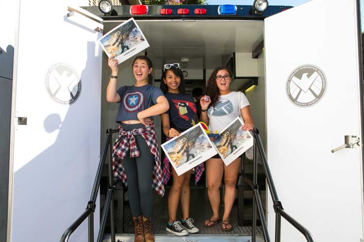 CaptainAmericaWinerSoldierSigningHollyood (11)