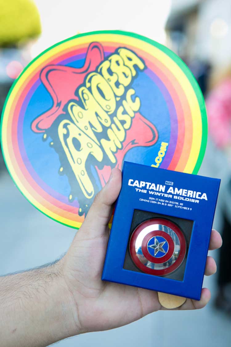 CaptainAmericaWinerSoldierSigningHollyood (12)