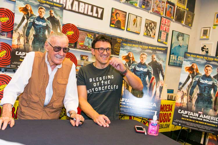 CaptainAmericaWinerSoldierSigningHollyood (13)