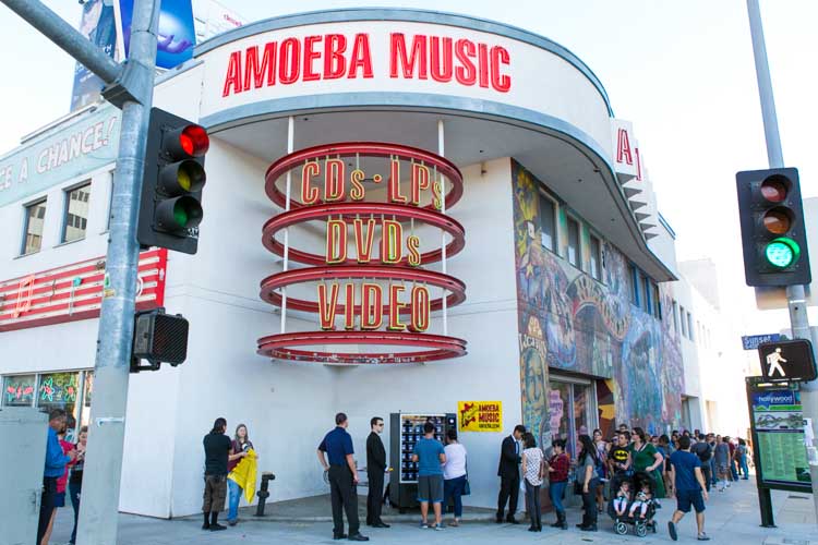 CaptainAmericaWinerSoldierSigningHollyood (5)