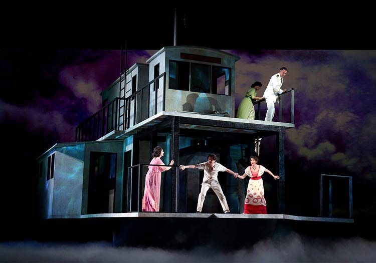 Florencia en el Amazonas (Photo: Craig T. Mathew / LA Opera)