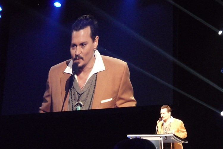 D23Expo2015Photo-JohnnyDepp-DHMovieNews